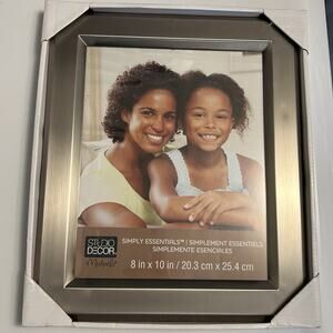 Studio Decor Silvertone Metal FRAME Holds 8x10" Photo Sits On Table Top
